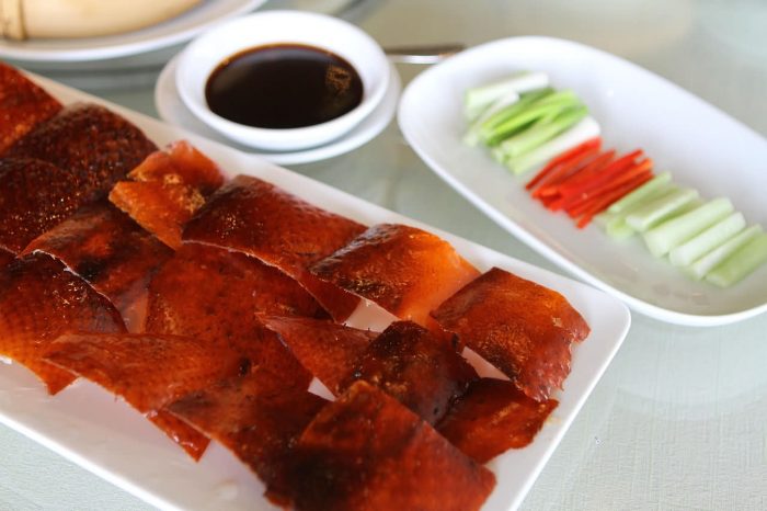 金黄酥脆的甜皮鸭做法，光看着就让人流口水了！正宗乐山甜皮鸭